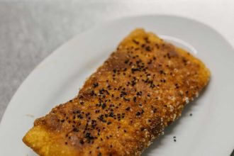 Παστουρμαδοπιτάκια τηγανητά με σπιτικό φύλλο