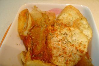 Ποια μαμά δεν θέλει να φτιάξει σπιτικά πατατάκια; Υπάρχει μια καταπληκτική συνταγή!