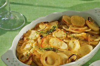 Πατάτες φούρνου με κρεμμύδια