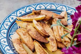 Η πιο απλή και σίγουρη συνταγή για πατάτες φούρνου