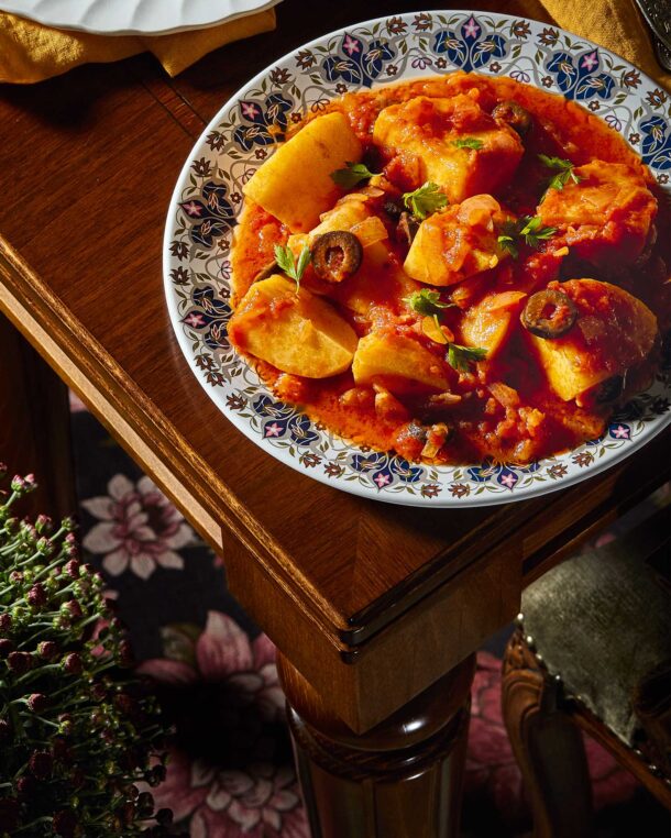 Πατάτες γιαχνί με ελιές, μια σμυρναίικη συνταγή