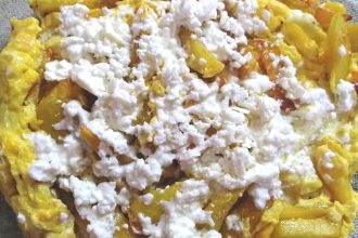 Πατάτες με αυγά και φέτα