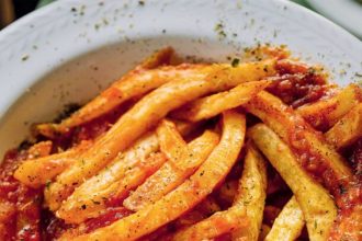 Πατάτες τηγανητές «της γιαγιάς», με σάλτσα ντομάτας