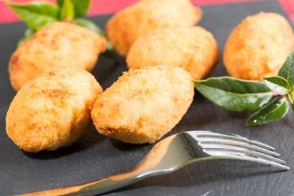 Πατατοκροκέτες γεμιστές με τυρί