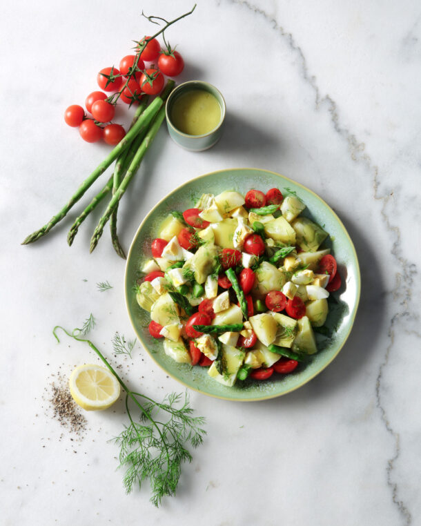 Πατατοσαλάτα με αγκινάρες και σπαράγγια