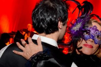 Μπουρμπούλια -Ο χορός αλά «Μάτια ερμητικά κλειστά» της Πάτρας όπου οι γυναίκες κρύβουν την ταυτότητά τους!