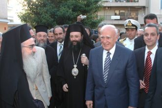 Πάτρα: Οταν ο Πρόεδρος Παπούλιας έγινε τιμητικά μέλος της Ενωσης Συντακτών