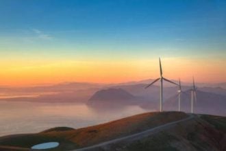 Η Πατρινή που πήρε στα ... χέρια της το ηλιοβασίλεμα! ΔΕΙΤΕ ΦΩΤΟΓΡΑΦΙΑ