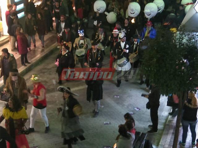 Πάτρα: Η "Πρωτεύουσα " του Καρναβαλιού γλεντά - Κέφι και χορός στους δρόμους - ΦΩΤΟ - ΒΙΝΤΕΟ