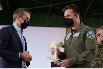 Αυτός είναι ο Πατρινός “ιπτάμενος” που βραβεύτηκε από τον Κυριάκο Μητσοτάκη