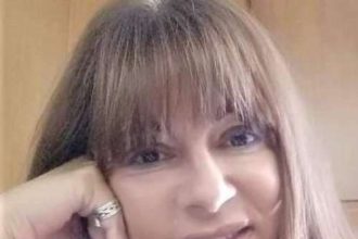 Η Μελίνα Κακογιάννη στο γραφείο του Ιάσονα Φωτήλα