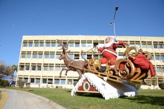 Ο δήμος στολίζει τα τρία νοσοκομεία της Πάτρας
