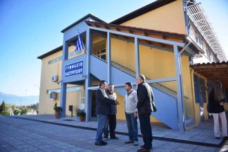 Ο Κώστας Πελετίδης στο σχολικό συγκρότημα Γυμνασίου και Λυκείου Καστριτσίου