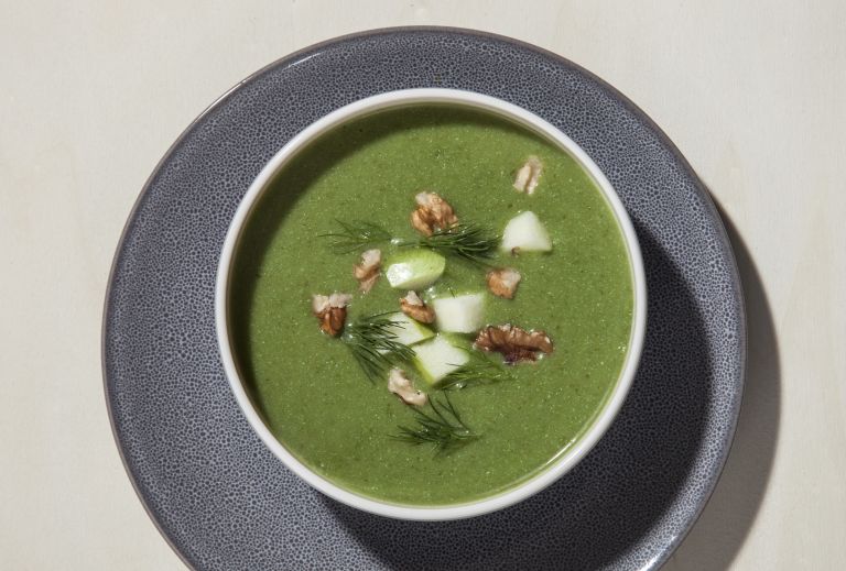 Βελουτέ αρακά με σπανάκι και ξινόγαλο