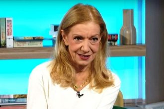 Πέμη Ζούνη: Στον έρωτα έχω γελοιοποιηθεί τόσες φορές όσες πρέπει