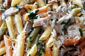 Πένες τρικολόρε με μανιτάρια