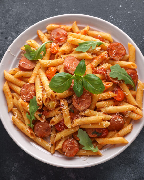 Πένες με χωριάτικα λουκάνικα