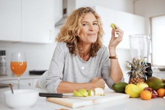 Το άγνωστο φθινοπωρινό φρούτο που κάνει θαύματα