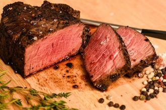 Μοσχάρι στο φούρνο με βούτυρο και μυρωδικά