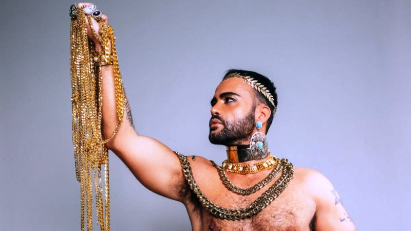 Περικλής Κονδυλάτος: «Οι Ελληνίδες δεν μπορούν να βγάλουν το χωριό από μέσα τους»