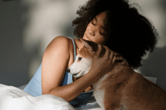 Νέα έρευνα: Η μυρωδιά του ανθρώπινου στρες επηρεάζει τα συναισθήματα των σκύλων