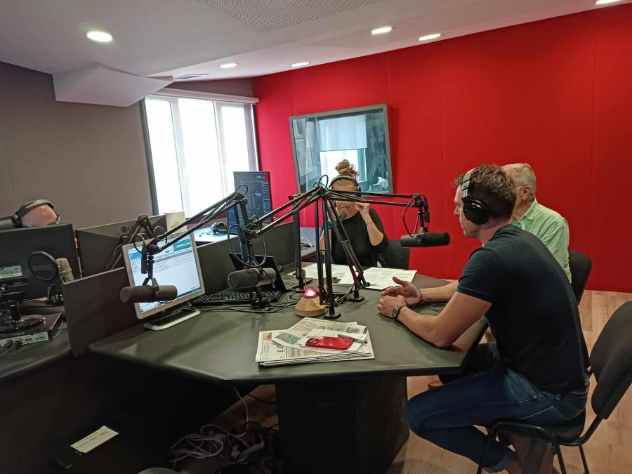 Ραδιοφωνική εκπομπή από τον Στέφανο Κασσελάκη