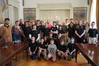 Ο Κώστας Πελετίδης υποδέχθηκε στο Δημαρχείο του μικρούς ρομποτιστές