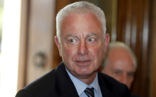 Δεν θα πάμε μπροστά κοιτώντας πίσω