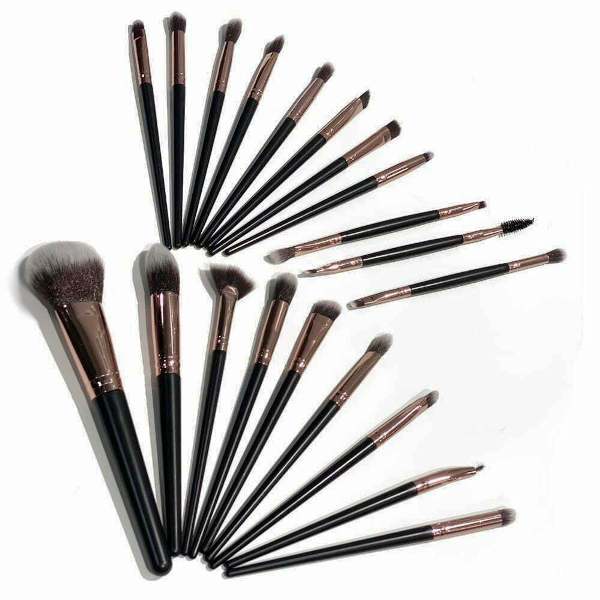 Αυτός είναι ο σωστός τρόπος να καθαρίσετε τα πινέλα του μακιγιάζ