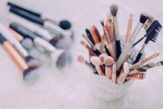 Πινέλα του μακιγιάζ: Πόσο συχνά πρέπει να τα πλένετε