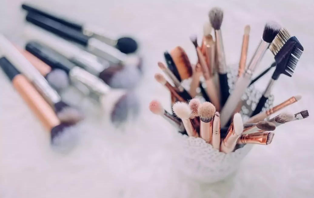 Πινέλα του μακιγιάζ: Πόσο συχνά πρέπει να τα πλένετε