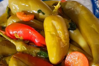 Πιπεριές σαν τουρσί ετοιμες σε πέντε λεπτά