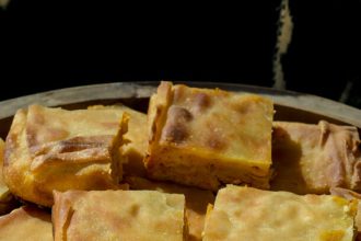 Πίτα με κολοκύθα και τουτουμάκια (χυλοπιτάκια)