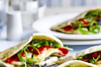 Κυπριακές πίτες με μανιτάρια και χαλούμι