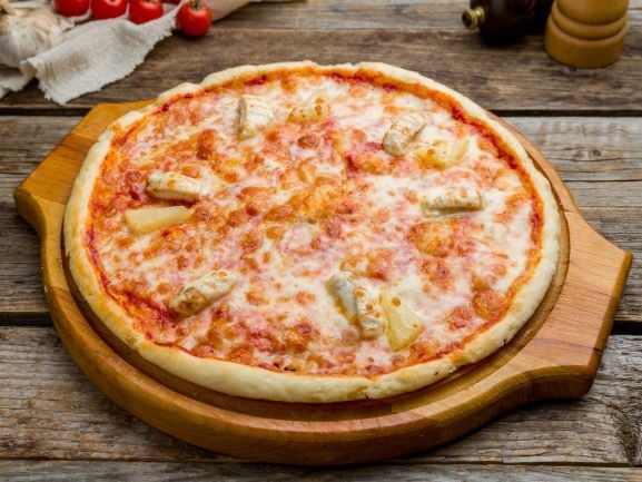 Πίτσα με κοτόπουλο και ανανά