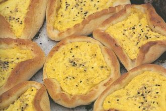 Πασχαλιάτικα πιτάκια με ανθότυρο