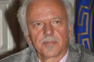 Μικροπολιτική σε κρίσιμες ώρες