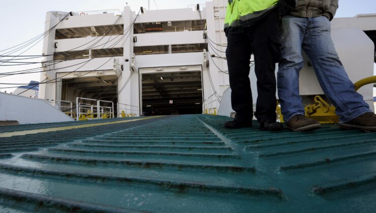 Πώς ο ναυτικός γλίστρησε και χτύπησε στο κεφάλι