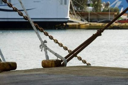 "Έσπασε" ο καταπέλτης δεξαμενόπλοιου