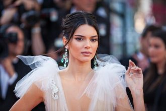 To μυστικό της Kendall Jenner για φυσική λάμψη και δροσερή όψη στο δέρμα