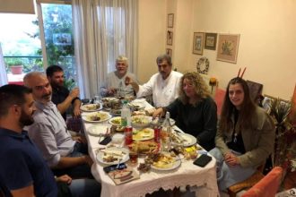 Πολιτική κόντρα για την ανάρτηση του Παύλου Πολάκη! Οι φωτογραφίες από το.. τραπέζωμα και τα πυρά