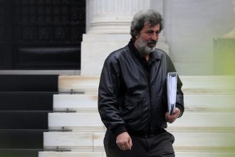 Χειρουργική επέμβαση στο νοσοκομείο της Σαντορίνης έκανε ο Πολάκης - Ανέβασε και φωτογραφία στο Facebook