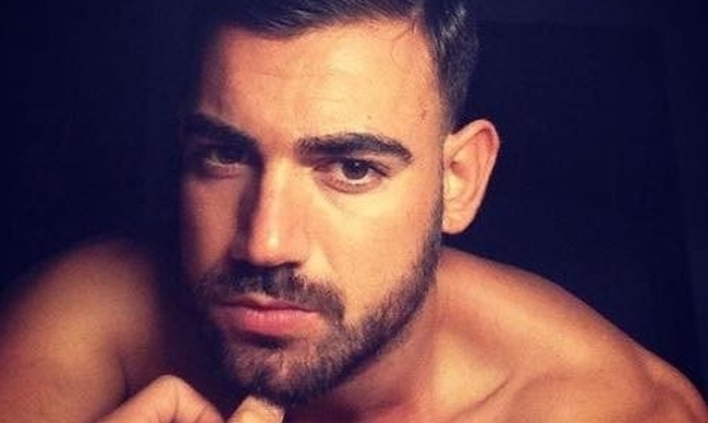 Δείτε τον "Μύρο" του Μπρούσκο να σηκώνει τον Επιτάφιο στο χωριό του – ΦΩΤΟ