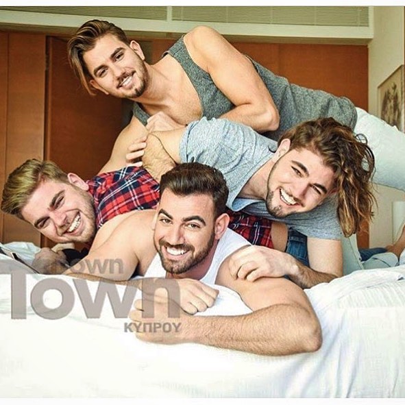 Τα αδέρφια από το Κάτω Μαζαράκι εξώφυλλο στο DOWN TOWN!