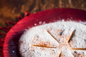 Γαλλικό γιορτινό ψωμί με ελαιόλαδο και ανθόνερο