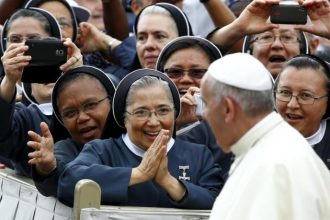 Οι καλόγριες, το Facebook και η συμβουλή του Πάπα