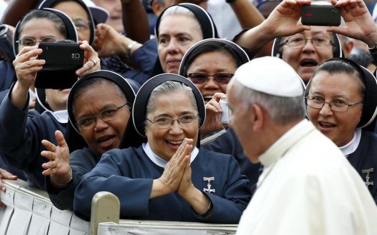 Οι καλόγριες, το Facebook και η συμβουλή του Πάπα