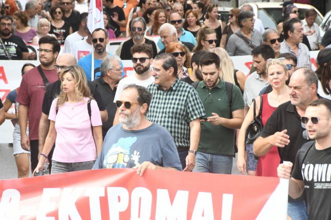 Πάτρα: Η Δημοτική Αρχή στην απεργιακή συγκέντρωση ενάντια στο εργασιακό νομοσχέδιο
