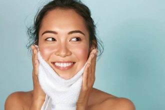 Είναι σωστό να χρησιμοποιείτε την πετσέτα σώματος στο πρόσωπό σας;