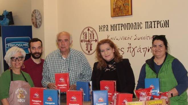 Οι Σοκολατορίχτες στο συσσίτιο της Μητρόπολης Πατρών